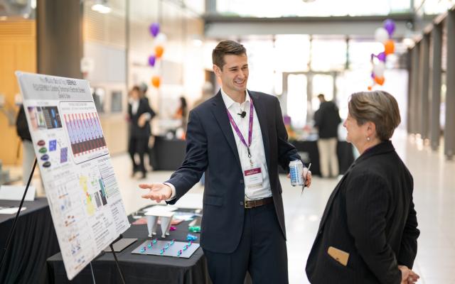 Dan Shaw of Flo-SSEMBLY at a demo station at Innovation Forum