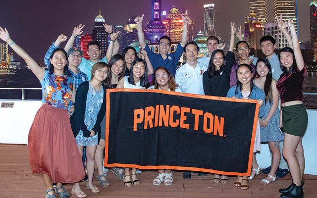 James Mi*91 and PSIP students in Shanghai