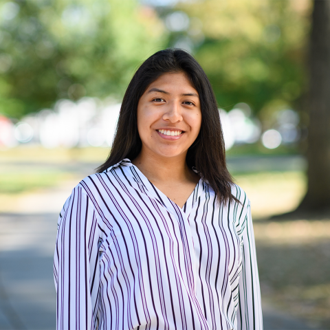 Laura Molina headshot photo